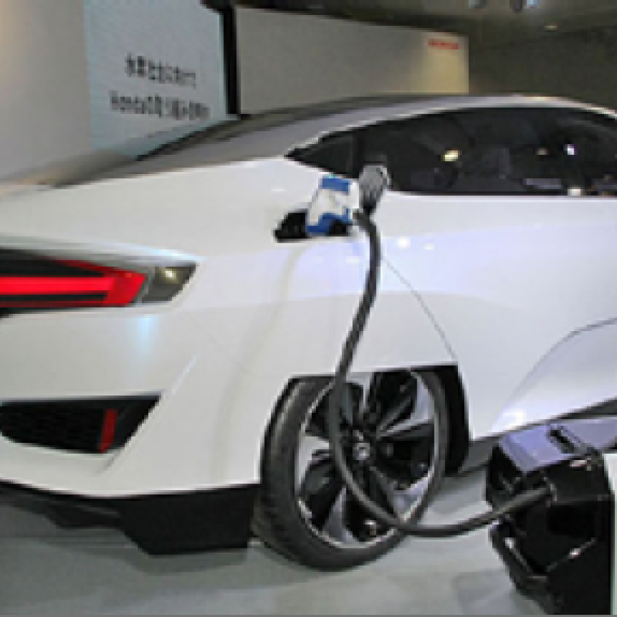 Electric Vehicles in Canada: Between Government Ambitions and Industry Challenges