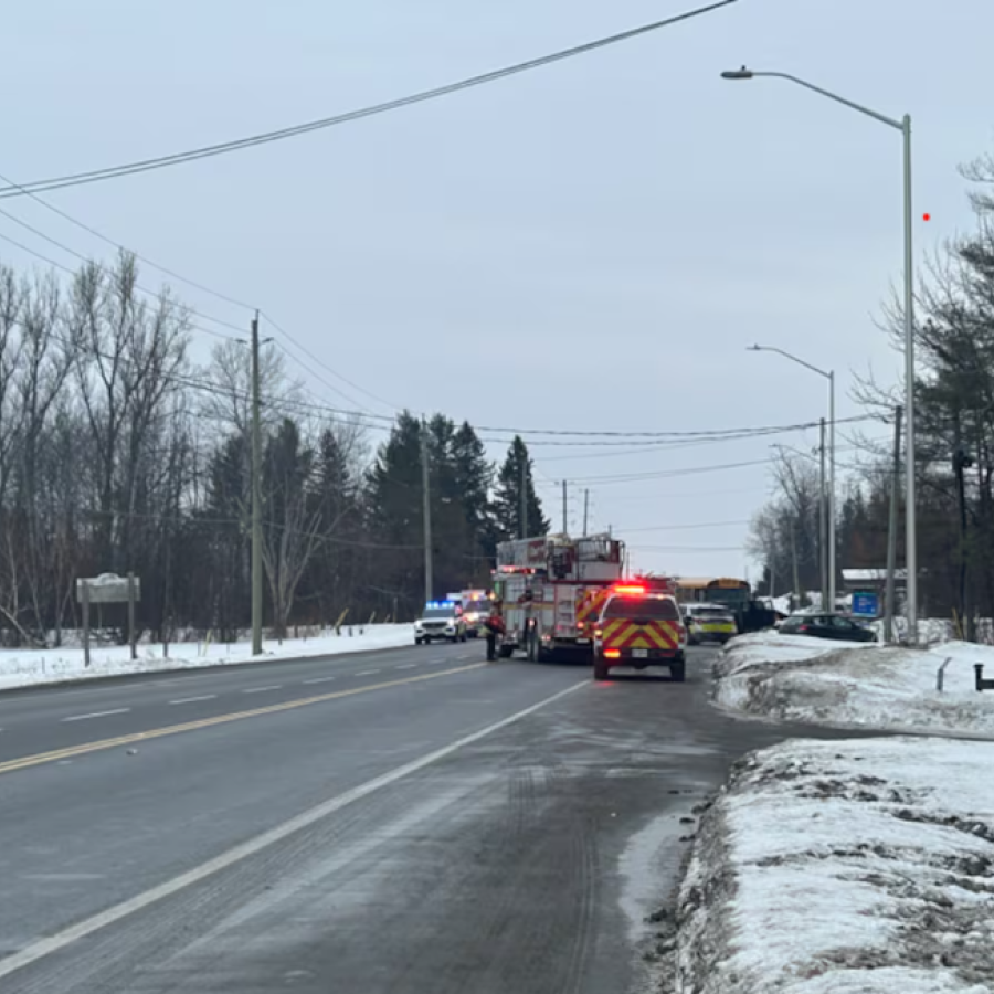 3 people transported to hospital after 4-vehicle crash in Ottawa south end